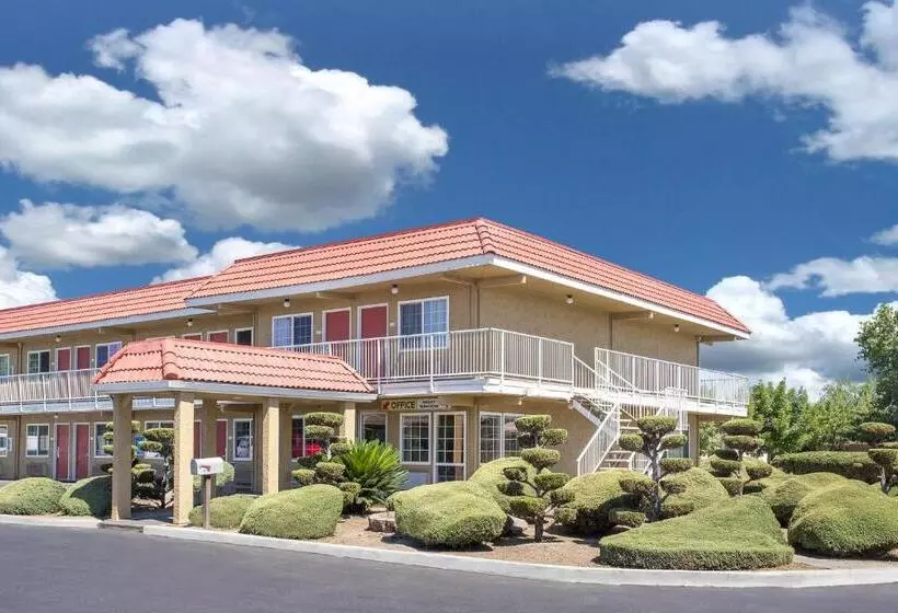 Отель Days Inn By Wyndham Turlock