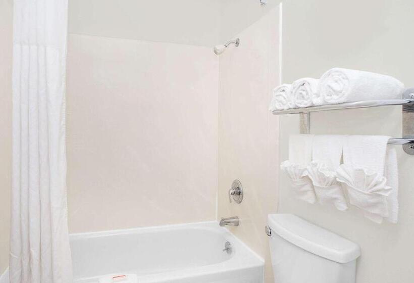 בית מלון כפרי Days Inn By Wyndham Turlock