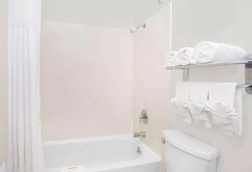 Отель Days Inn By Wyndham Turlock