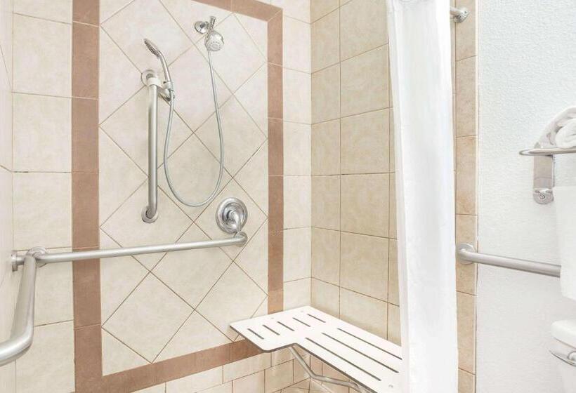 בית מלון כפרי Days Inn By Wyndham Turlock