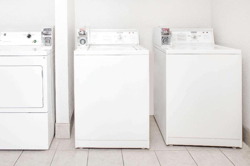 בית מלון כפרי Days Inn By Wyndham Turlock