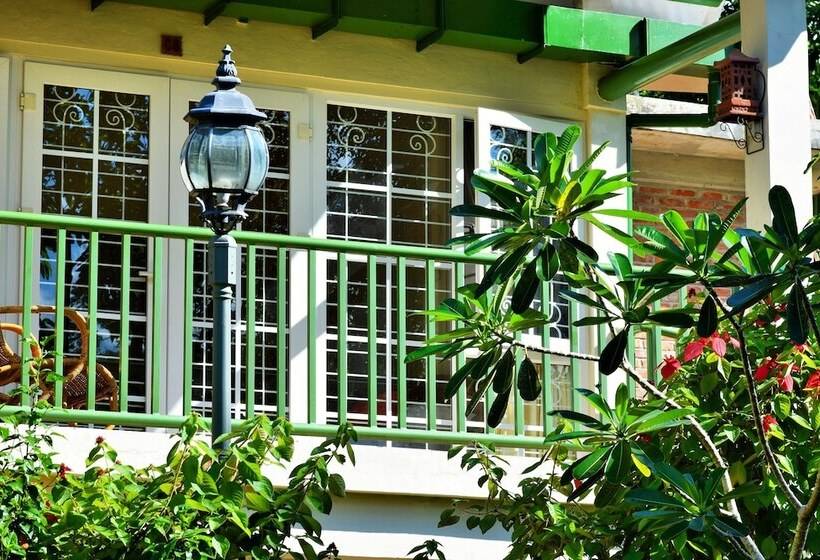 בית מלון כפרי Deli River And Restaurant Omlandia