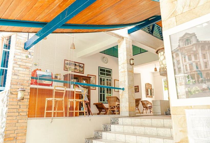 בית מלון כפרי Deli River And Restaurant Omlandia