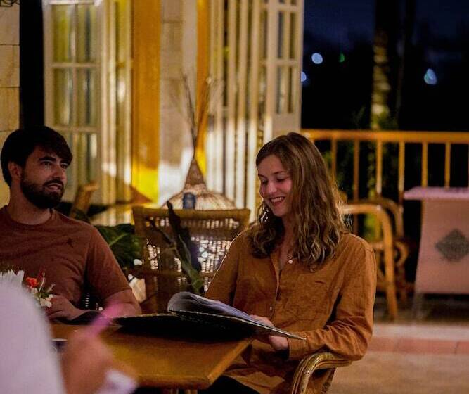 בית מלון כפרי Deli River And Restaurant Omlandia