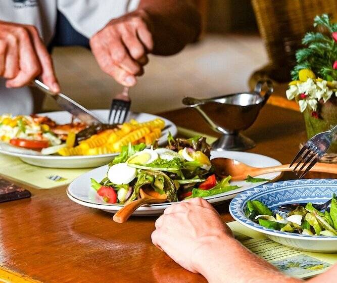 בית מלון כפרי Deli River And Restaurant Omlandia