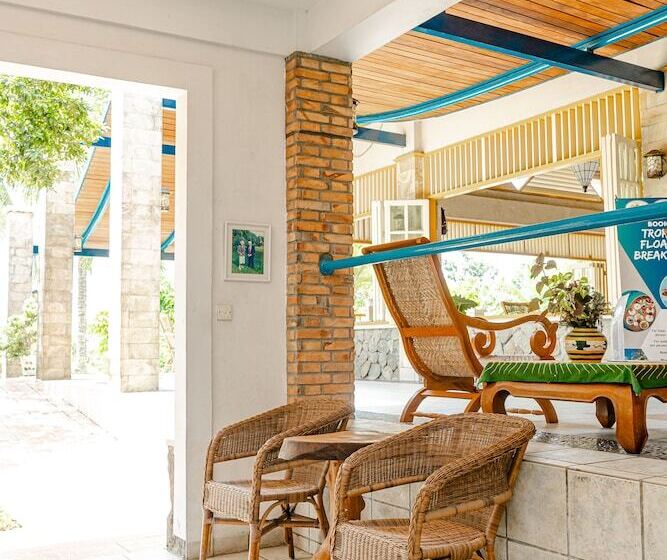 בית מלון כפרי Deli River And Restaurant Omlandia