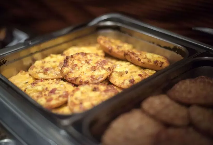 בית מלון כפרי Hampton Inn & Suites Woodstock, Va