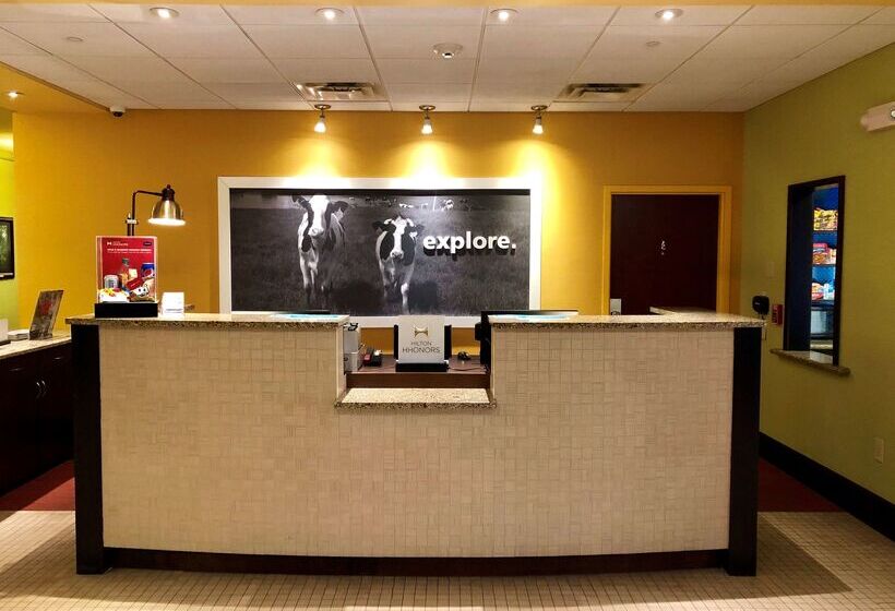 Отель Hampton Inn & Suites Woodstock, Va