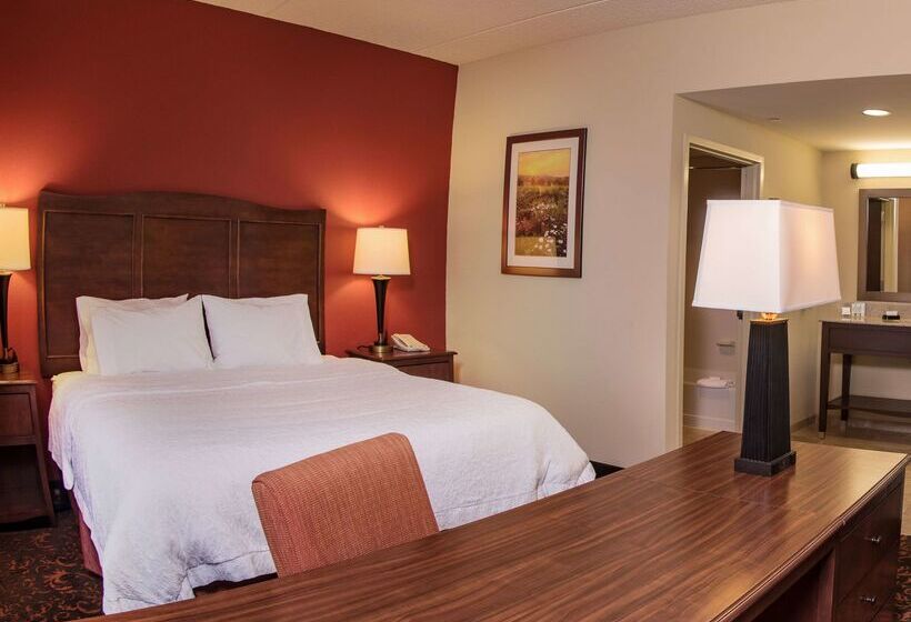 Отель Hampton Inn & Suites Woodstock, Va