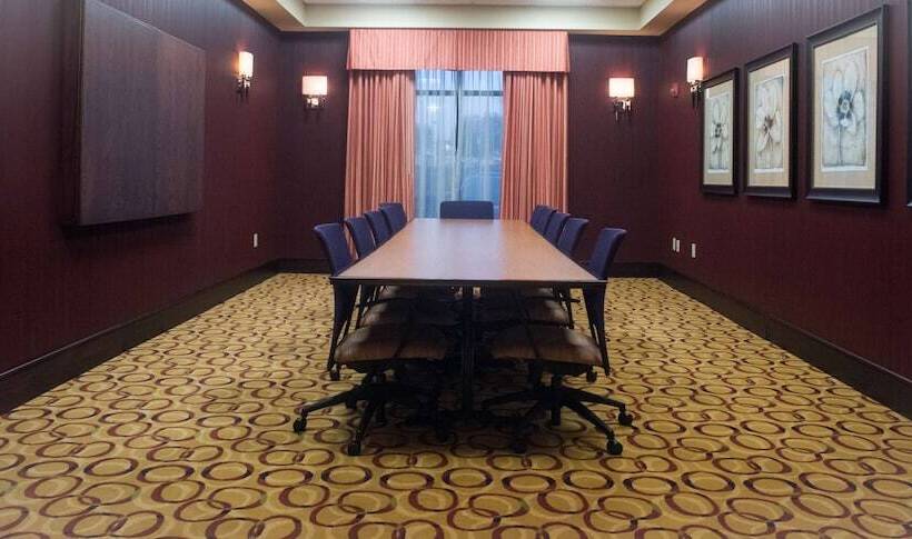 Отель Hampton Inn & Suites Woodstock, Va