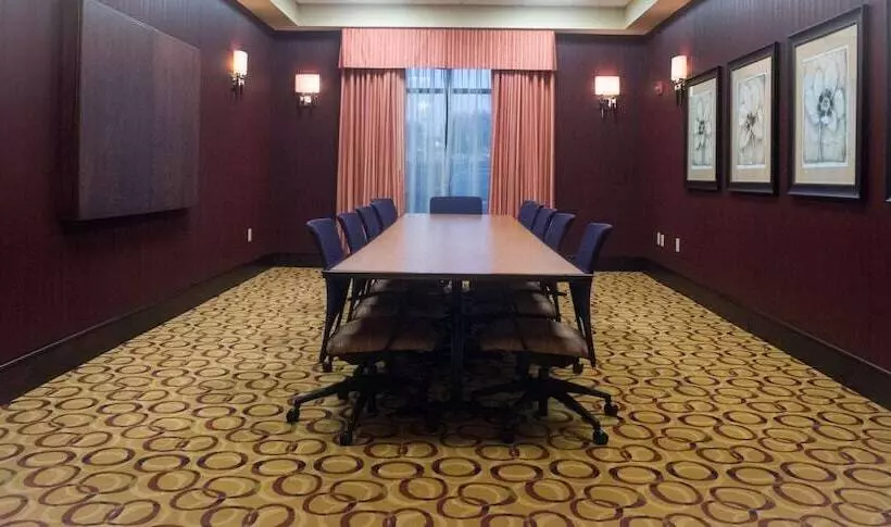 בית מלון כפרי Hampton Inn & Suites Woodstock, Va