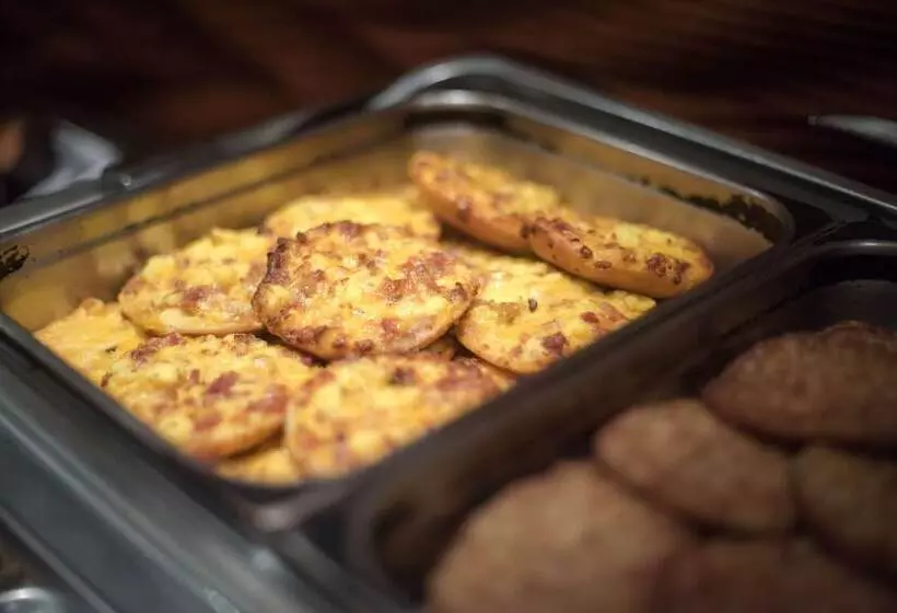 בית מלון כפרי Hampton Inn & Suites Woodstock, Va