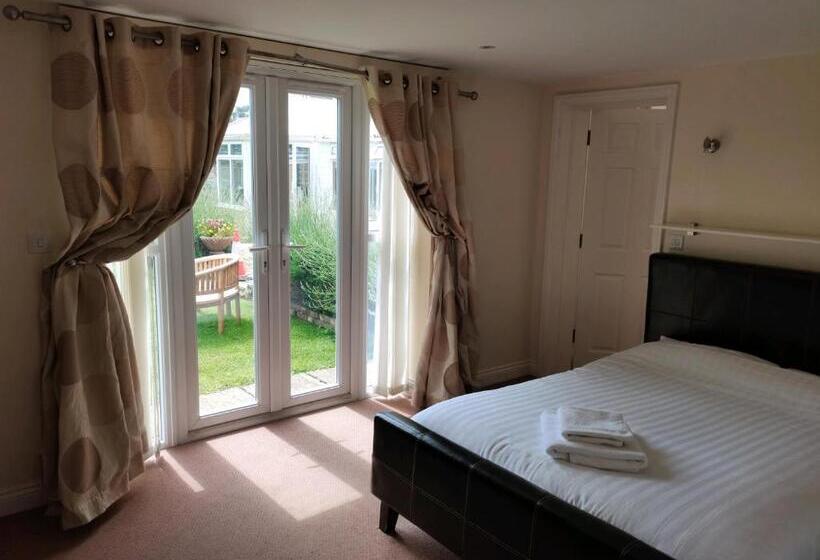 Отель Mather House Retreat