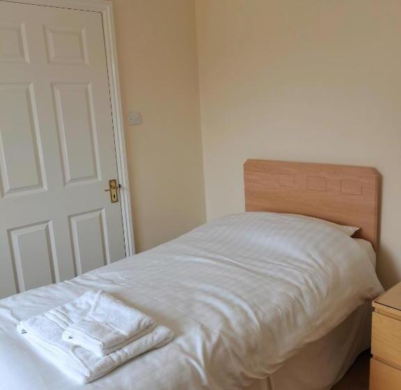 Отель Mather House Retreat