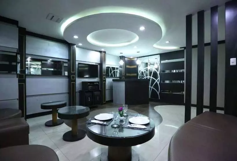 בית מלון כפרי Victoria Court North Edsa   Caloocan