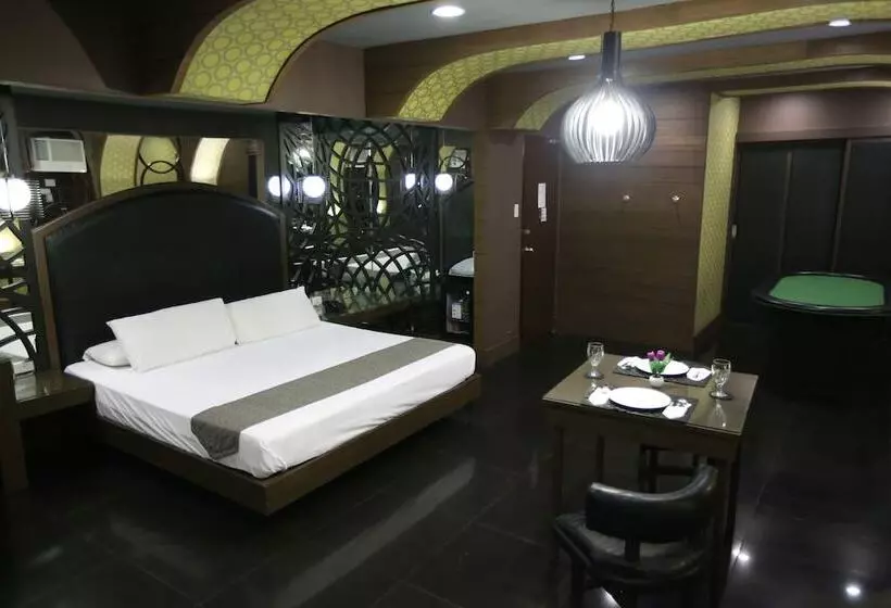 בית מלון כפרי Victoria Court North Edsa   Caloocan