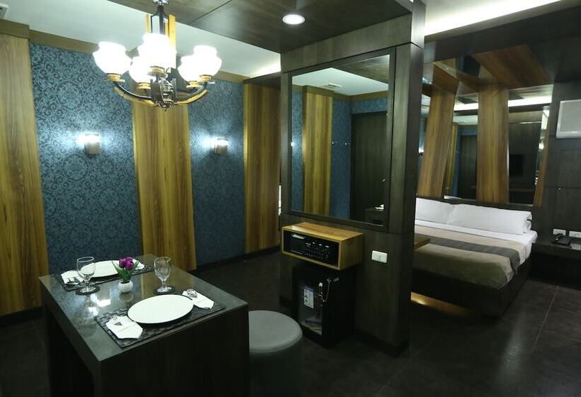 호텔 Victoria Court North Edsa   Caloocan