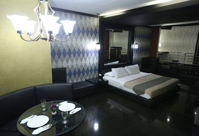 호텔 Victoria Court North Edsa   Caloocan