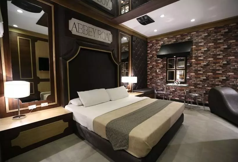 בית מלון כפרי Victoria Court North Edsa   Caloocan