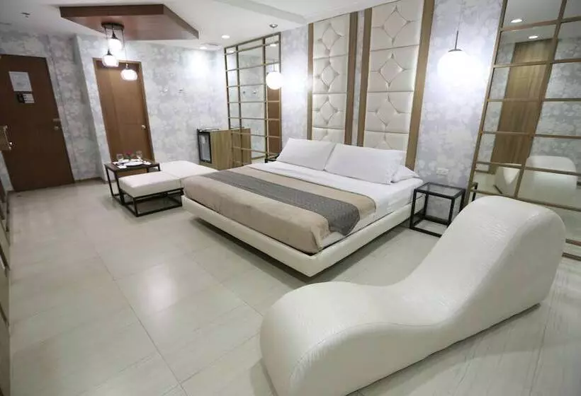 בית מלון כפרי Victoria Court North Edsa   Caloocan