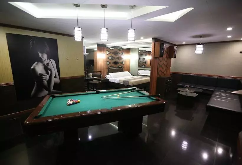 בית מלון כפרי Victoria Court North Edsa   Caloocan