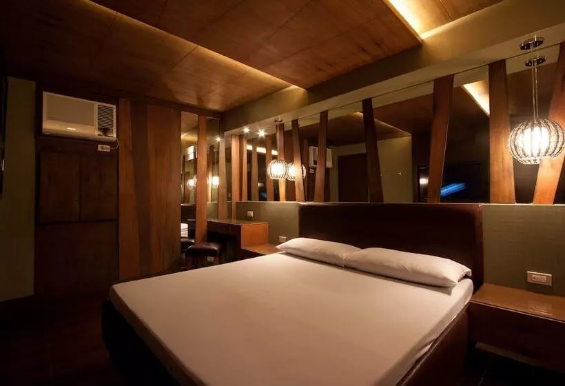 בית מלון כפרי Victoria Court North Edsa   Caloocan