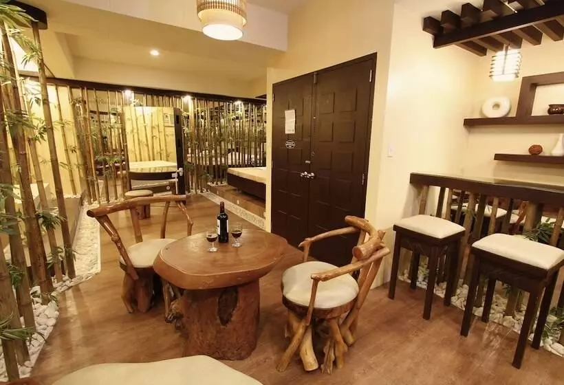 בית מלון כפרי Victoria Court North Edsa   Caloocan