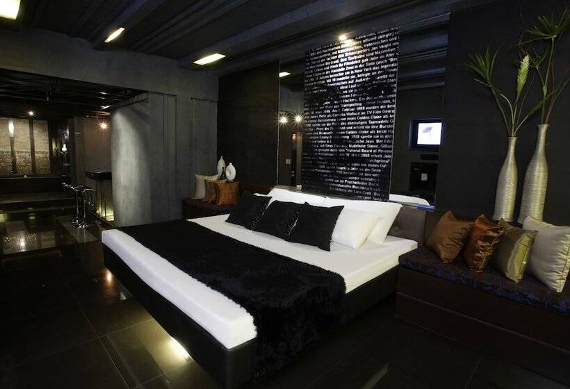 호텔 Victoria Court North Edsa   Caloocan