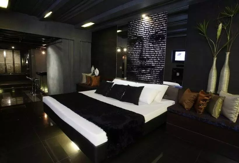 בית מלון כפרי Victoria Court North Edsa   Caloocan