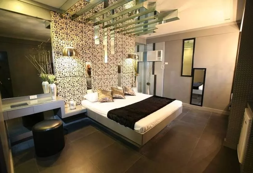 בית מלון כפרי Victoria Court North Edsa   Caloocan