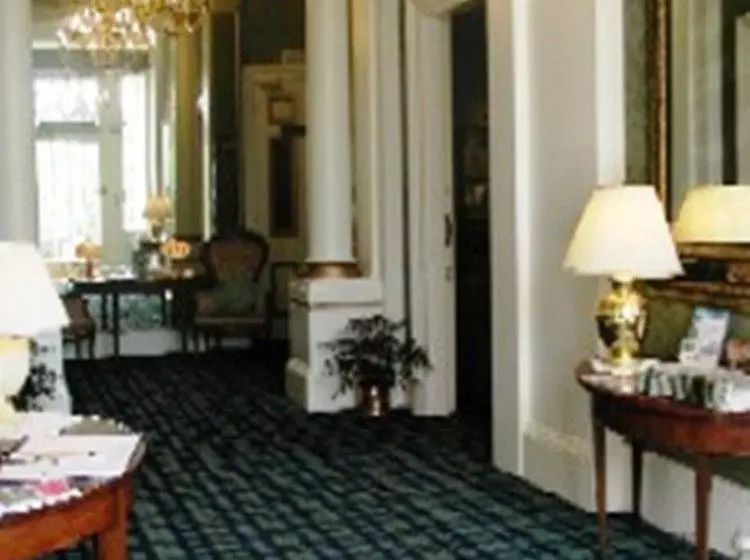 The White House Apartments
