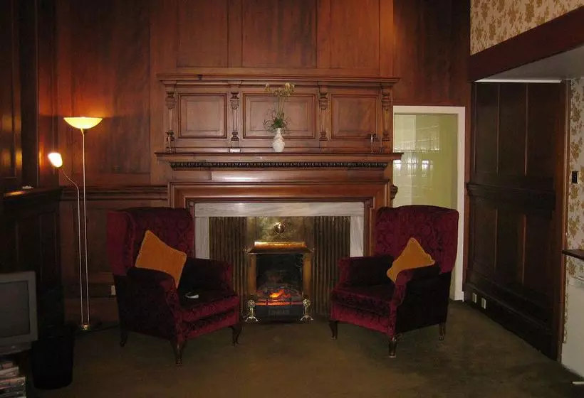 The White House Apartments
