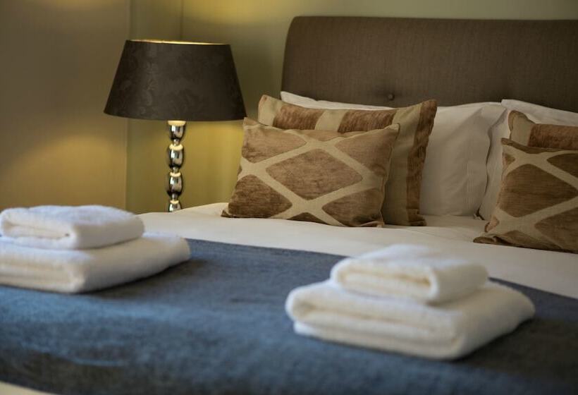 Westay Westpoint Apartments