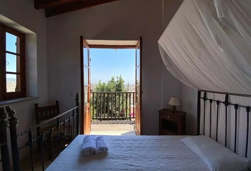 Eveleos Country House