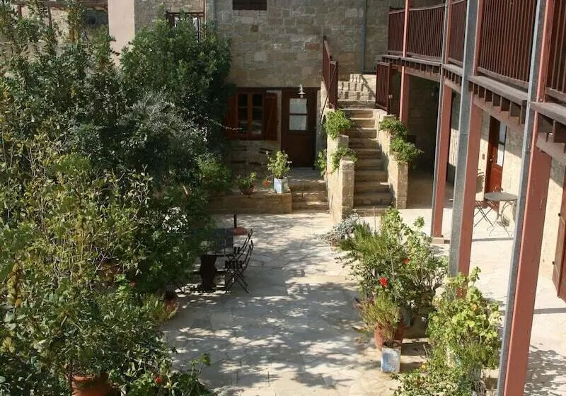 Eveleos Country House