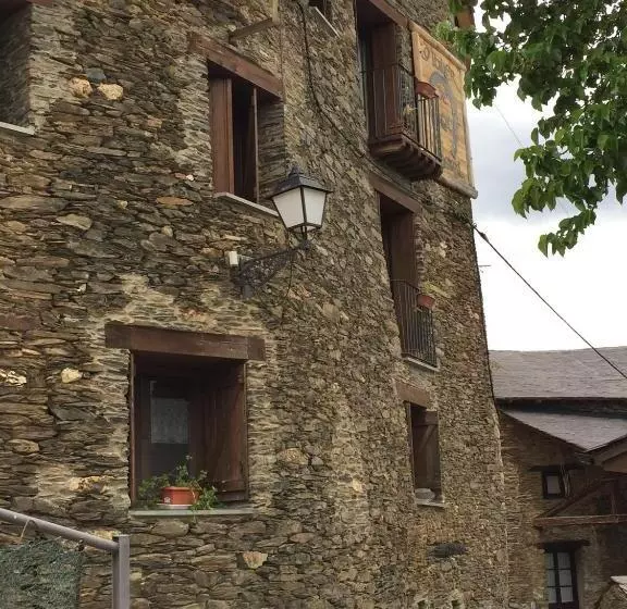 פונדק Lo Paller De Roc