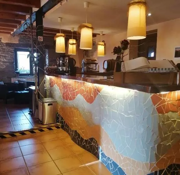 פונדק Lo Paller De Roc