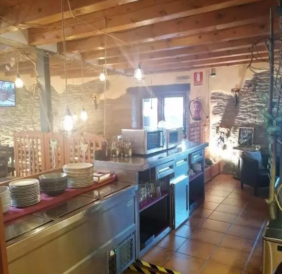 פונדק Lo Paller De Roc