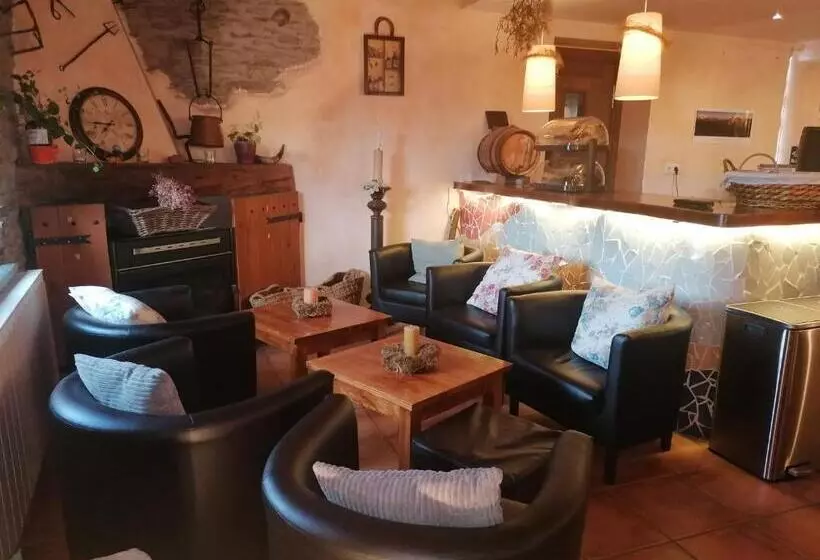 פונדק Lo Paller De Roc