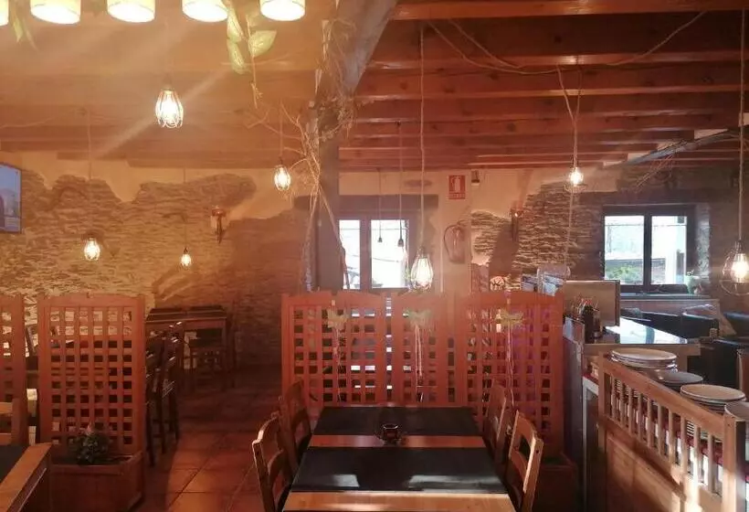 פונדק Lo Paller De Roc