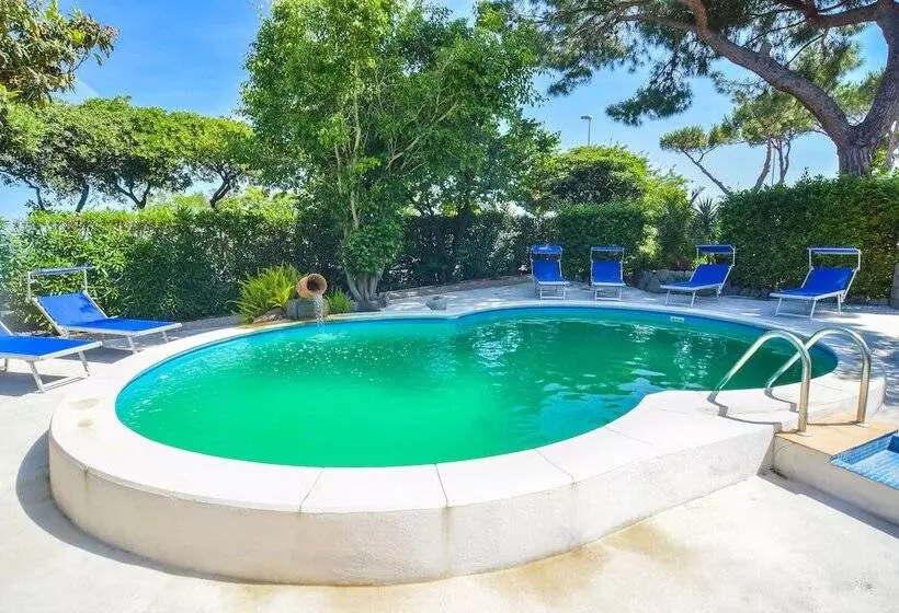 Отель Albergo Italia   Beach