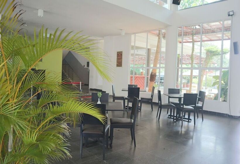 호텔 Cherengin Hills Convention & Spa Resort