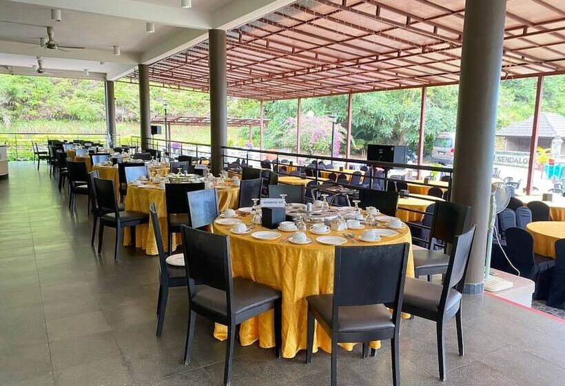 호텔 Cherengin Hills Convention & Spa Resort