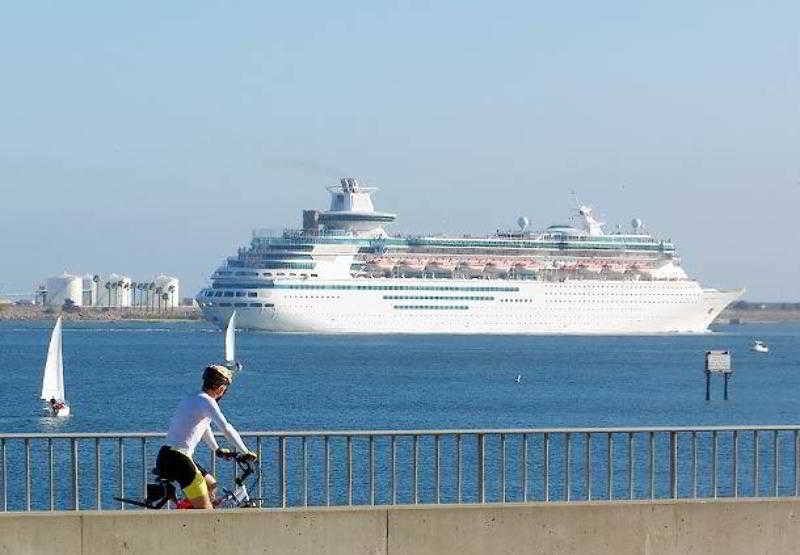 فندق Courtyard San Diego Airport/liberty Station