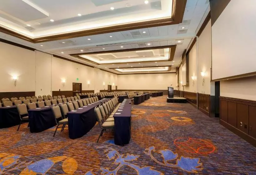 Отель Courtyard San Diego Airport/liberty Station