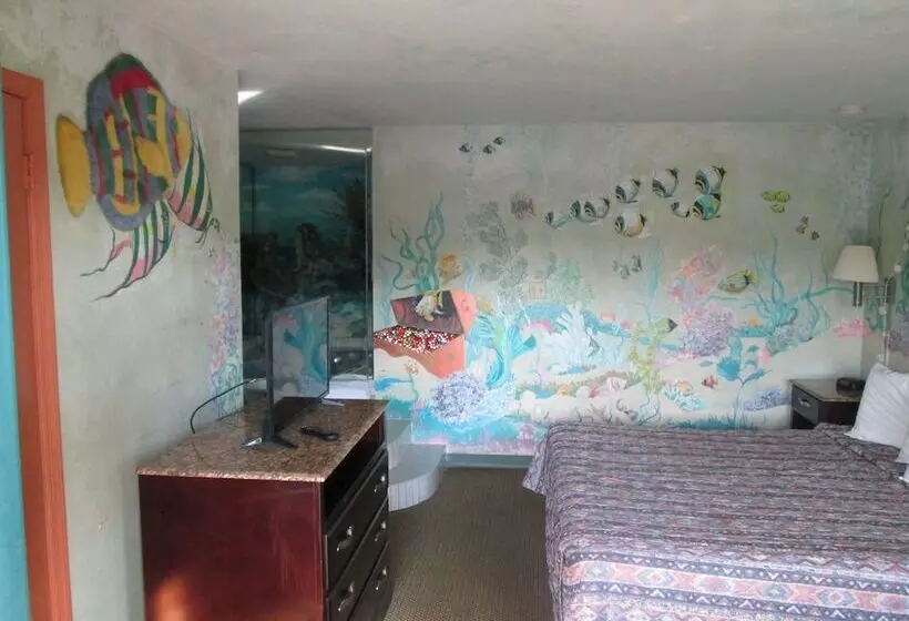 هتل Delux Inn & Suites