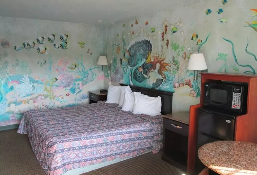 هتل Delux Inn & Suites