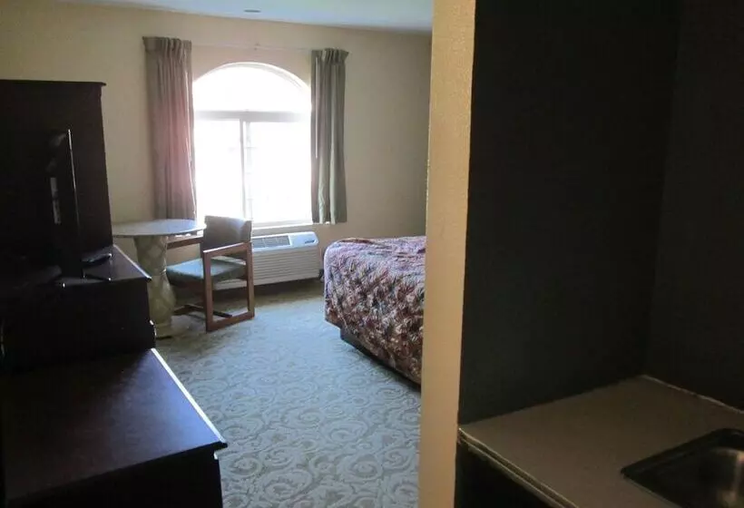 هتل Delux Inn & Suites