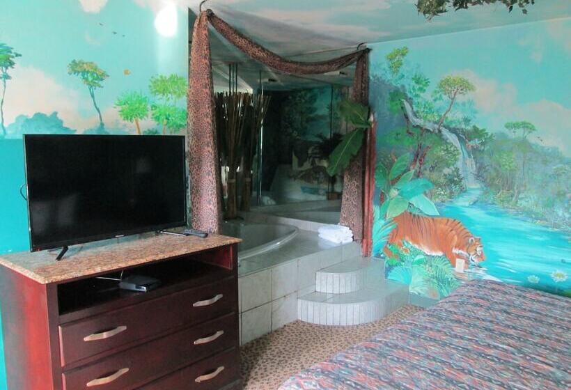 فندق Delux Inn & Suites