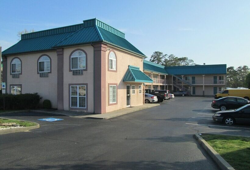 فندق Delux Inn & Suites